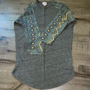 NWOT LulaRoe Randy Baseball Tee Size XS